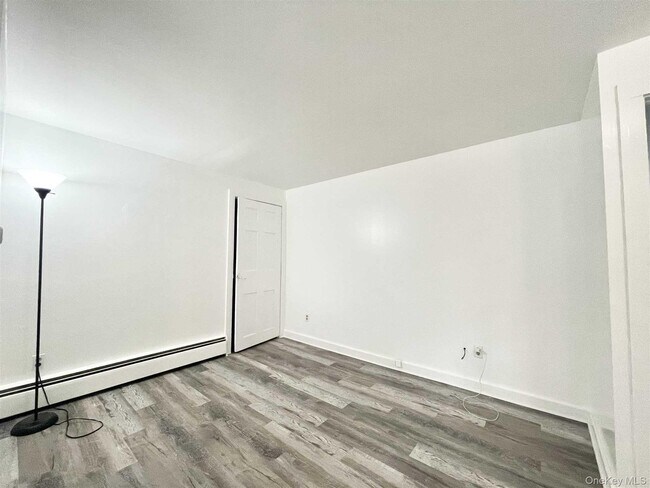 Building Photo - 1612 Main St