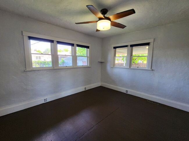 Building Photo - HONEY! Stop Scrolling! - FABULOUS!!!! Downtown SLC 3 bd house!