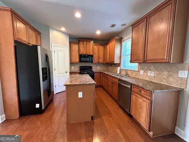 Building Photo - 3640 Dalwood Dr