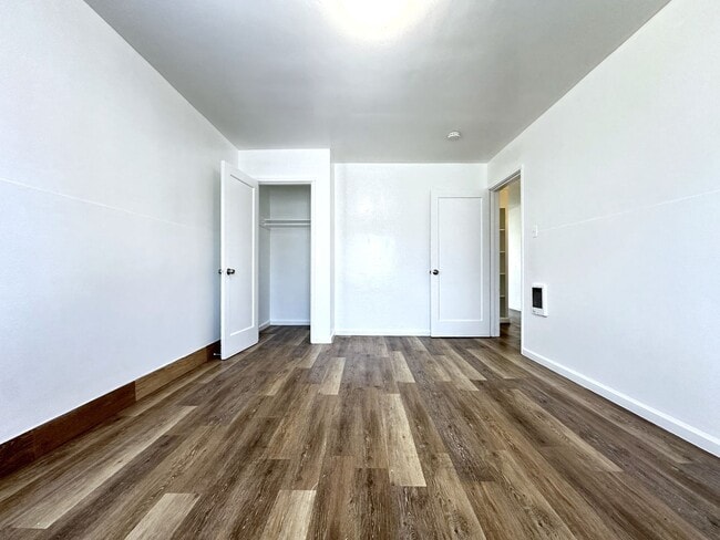 Building Photo - 1503
