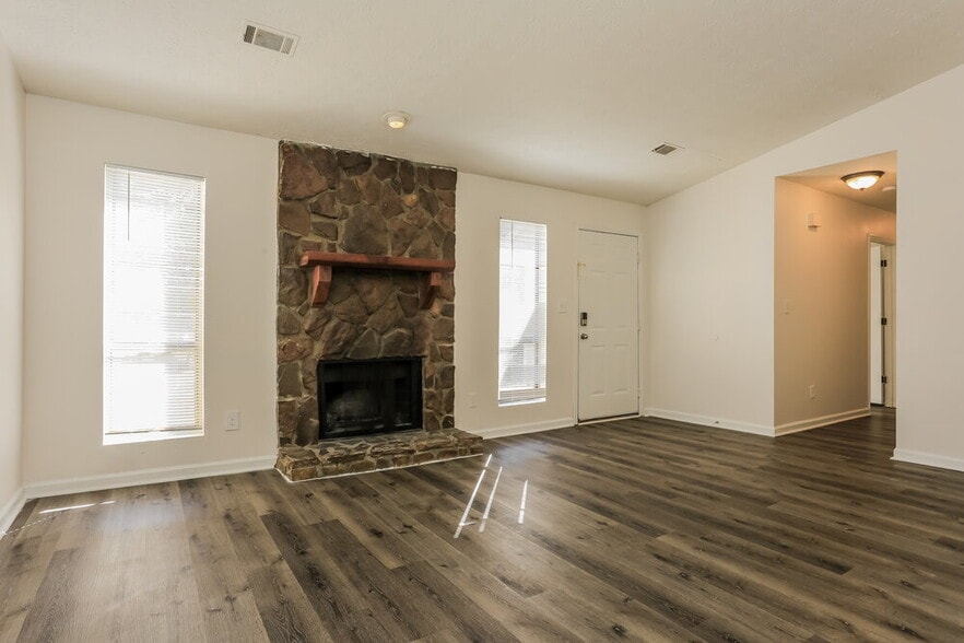 Building Photo - 2564 Snake Ct