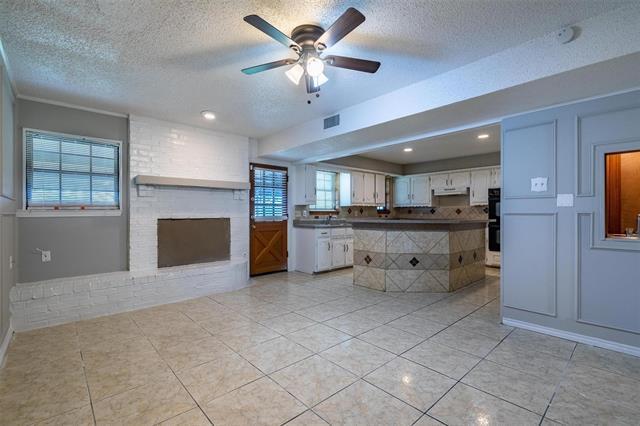 Building Photo - 4212 Village Green Dr