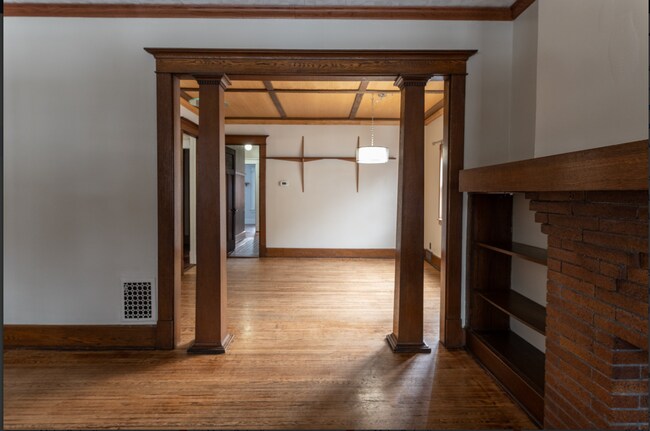 Building Photo - 157 Saranac Ave