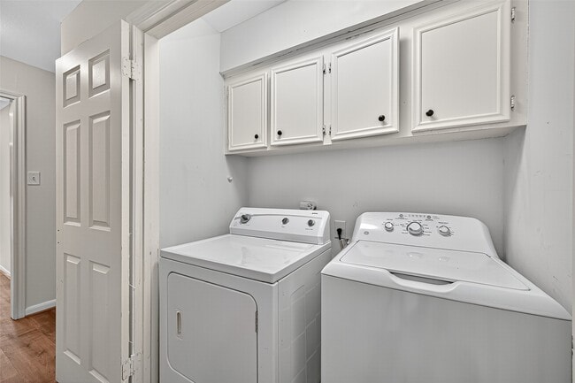Building Photo - 10815 Shawnbrook Dr