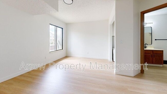 Building Photo - 205 E Arbor Ave
