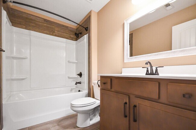 Building Photo - Pet Friendly Four Bedroom!