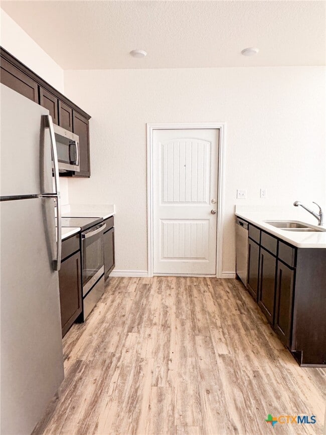 Building Photo - 4913 Rose Gdn Lp