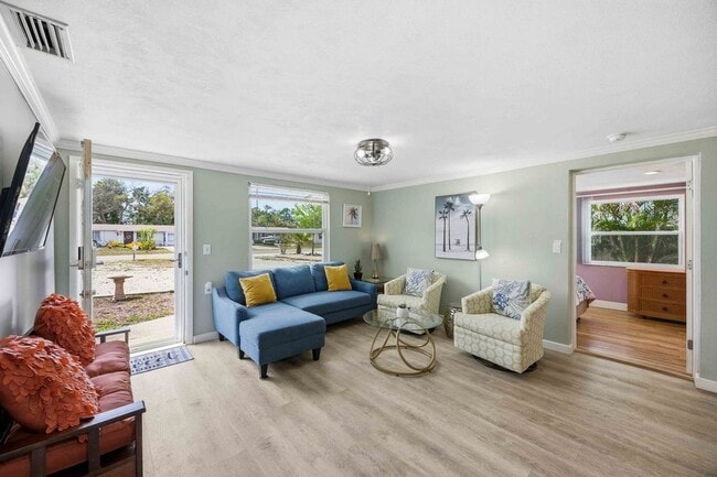 Building Photo - 370 E Fray St