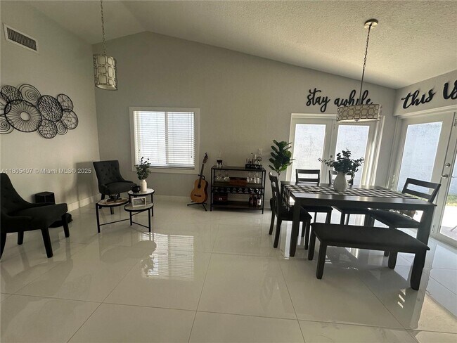 Building Photo - 541 SW 89th Ct