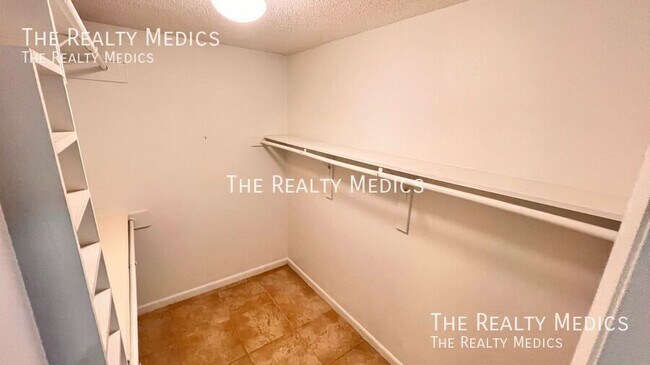 Building Photo - 1009 Alfred Dr