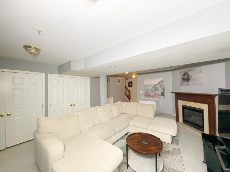 Building Photo - 15507 Pocopson Creek Way