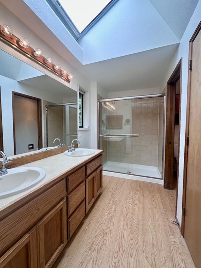 Building Photo - Lakeland Hills 3 bedroom 2 bathroom - Gara...