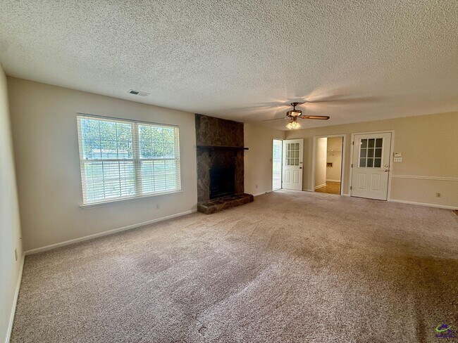 Building Photo - 104 Water Dr