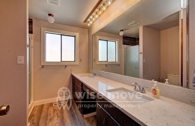 Building Photo - Felida Park- 4 Bedrooms on 1.5 Acres