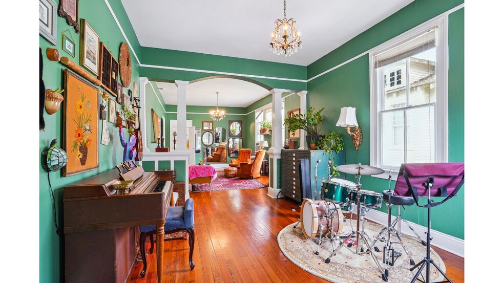 Building Photo - 4516 Banks St