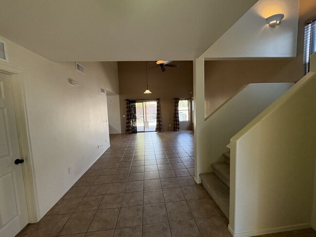 Building Photo - East side beauty 4 bedrooms