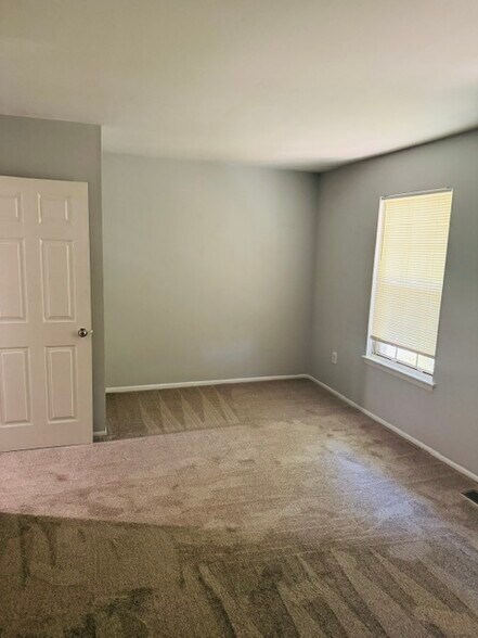 Building Photo - 5 Cherry Manor Ct