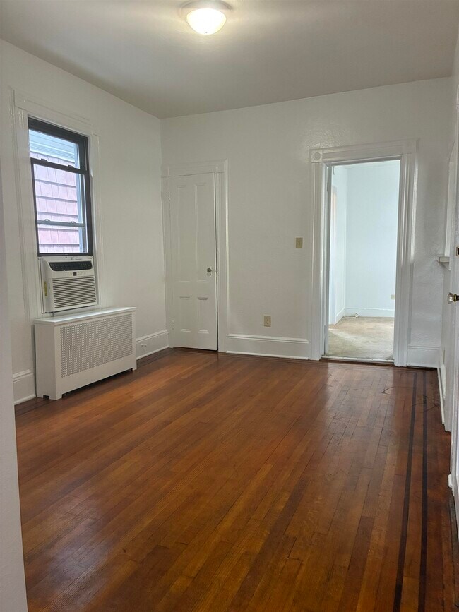 Building Photo - 110 18th St