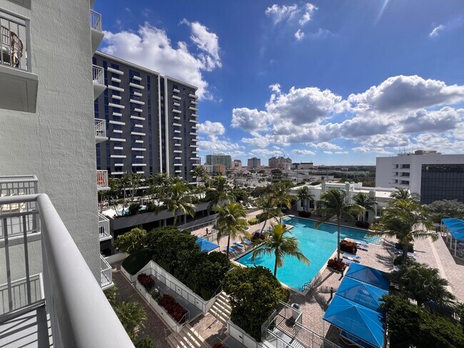 Building Photo - 300 S Australian Ave