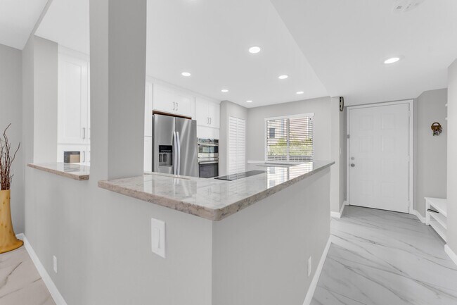 Building Photo - 7192 Huntington Ln