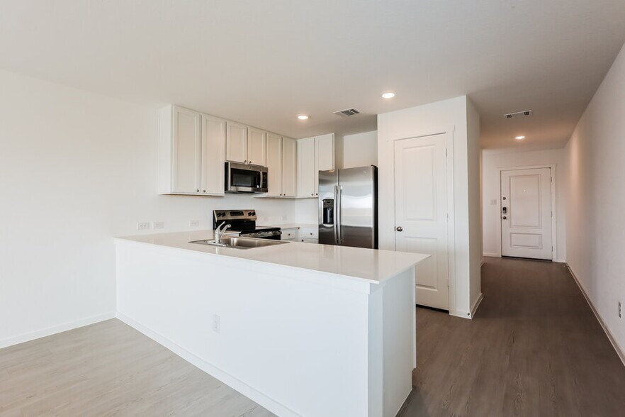 Building Photo - 533 Chevre Rd
