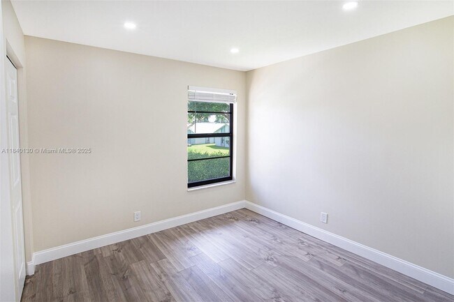 Building Photo - 9431 Boca Cove Cir