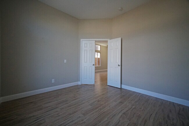 Building Photo - Beautifully remodeled 4 bedroom, 2 bathroo...