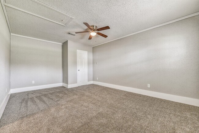 Building Photo - 405 Cherry St