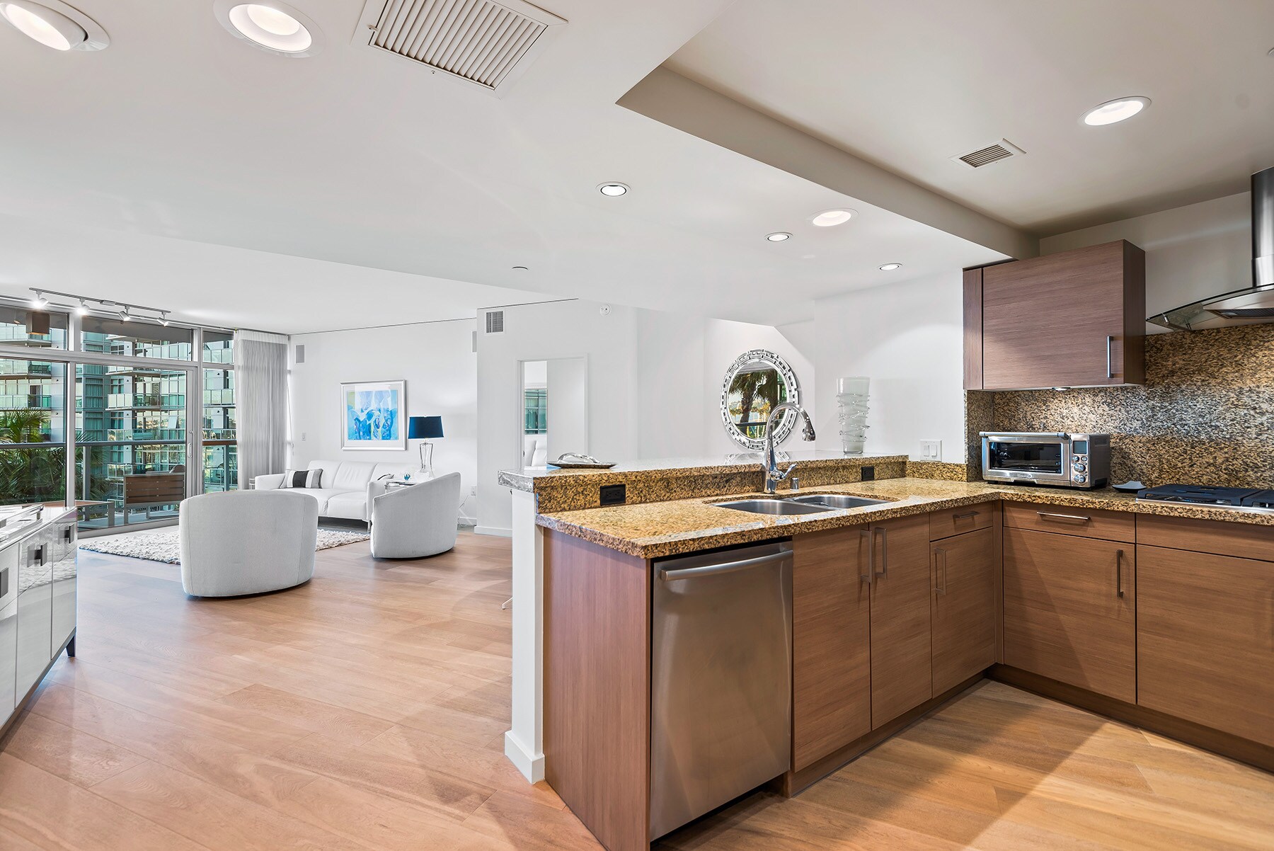 Building Photo - 13650 marina pointe Dr
