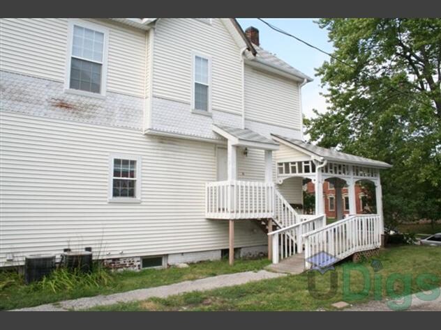 Building Photo - 818 N 10th St
