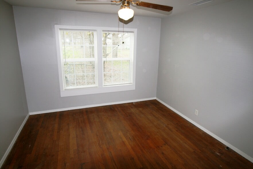 bedroom - 560 W Hwy 243
