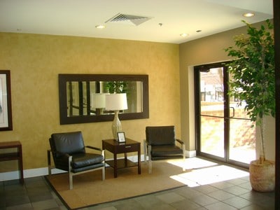 Building Photo - 1000 E 53rd St