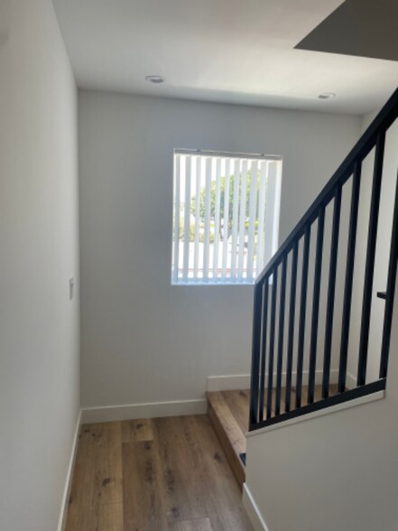 Building Photo - 6758 W 86th Pl