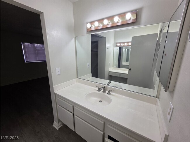 Building Photo - 3214 Anacapa Way