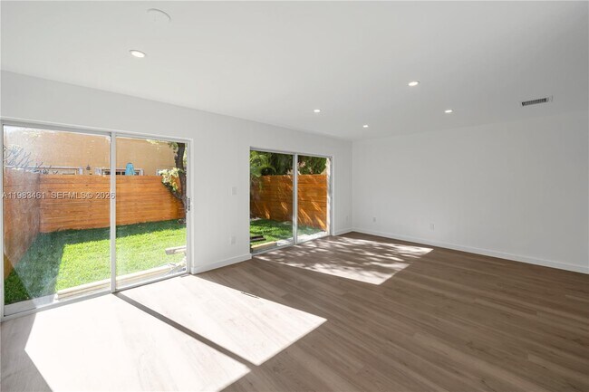 Building Photo - 13914 SW 101st Ln