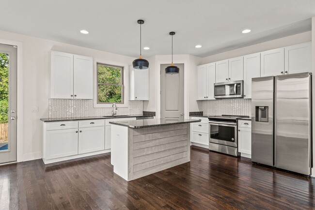 Building Photo - East Nashville Rental!