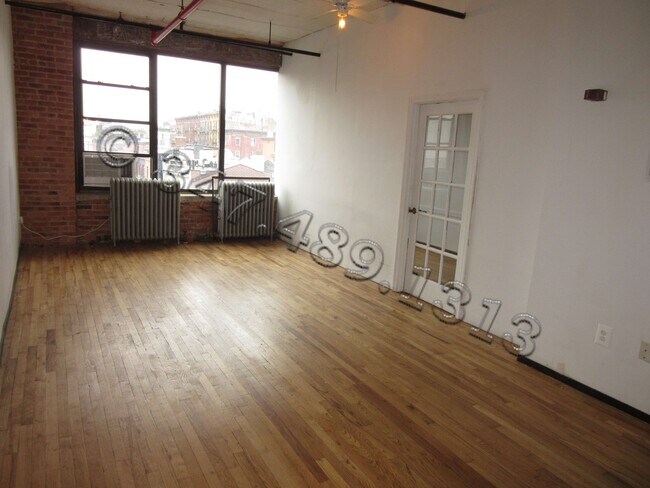 Building Photo - 132 N 5th St