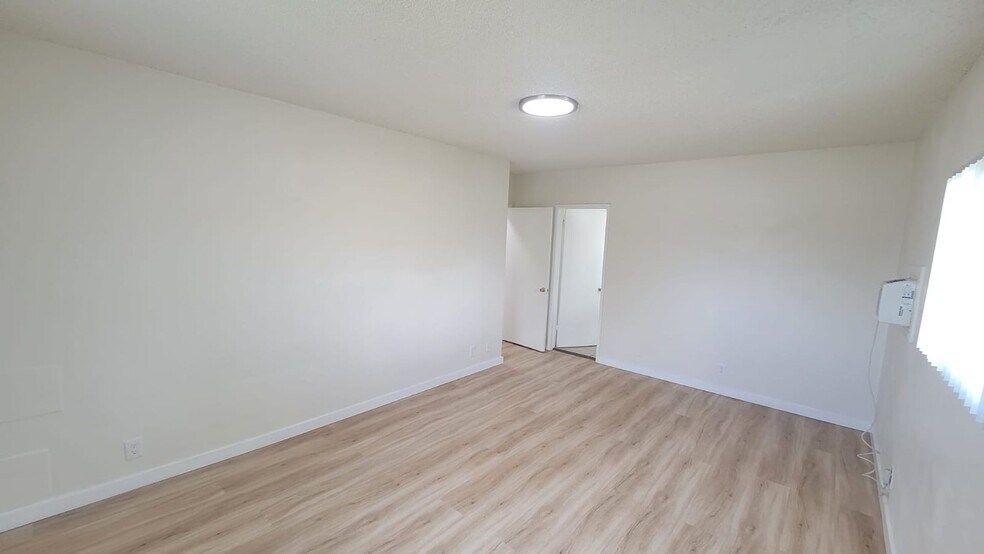 Building Photo - 13115 Oxnard St