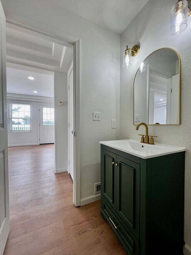 Building Photo - 5204 Roza Hill Dr