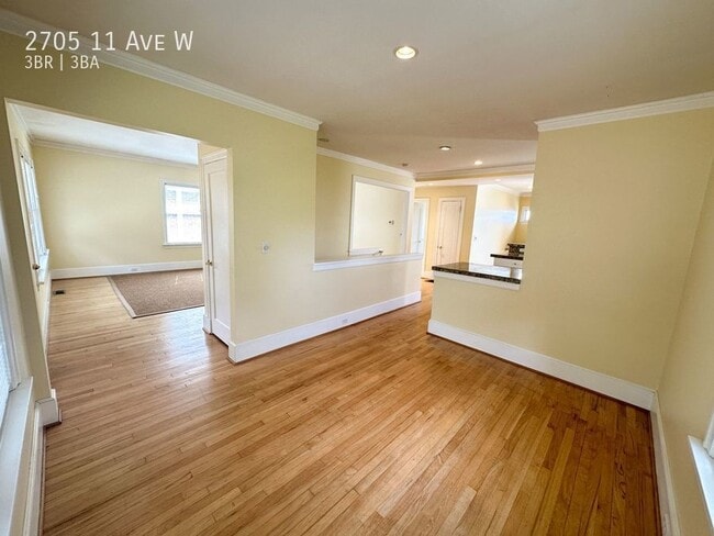 Building Photo - Queen Anne - Must See 3 Bedroom / 3 Bath Home