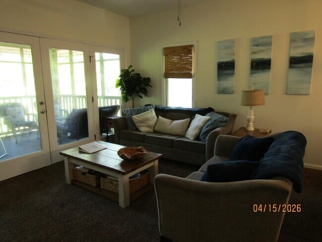 Building Photo - 1221 Lake Dr