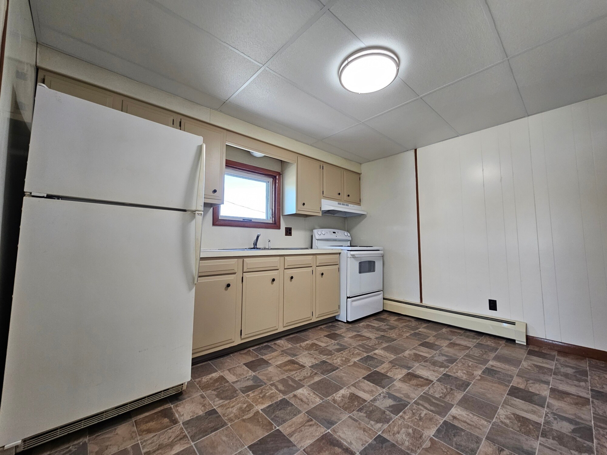 Kitchen - 140 W Utica St