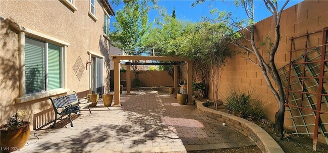Building Photo - 933 Ambrosia Dr