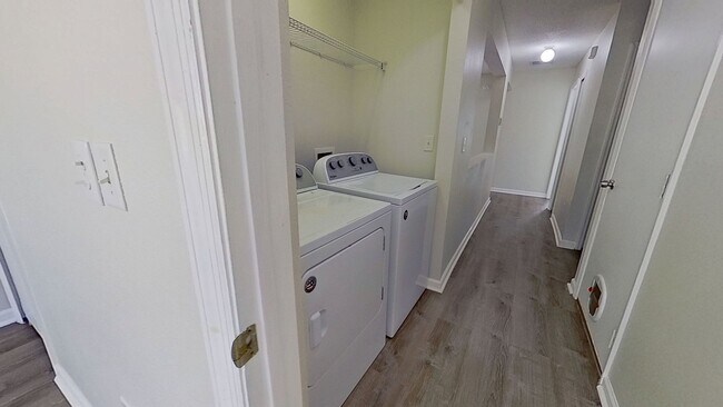Building Photo - Lovely 2x1 in St. Augustine! Gorgeous Upgrade Kitchen!