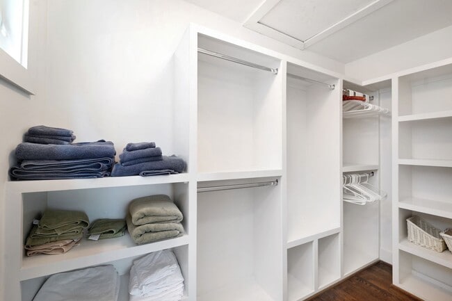 Building Photo - Charming FURNISHED East Nashville Home-181...