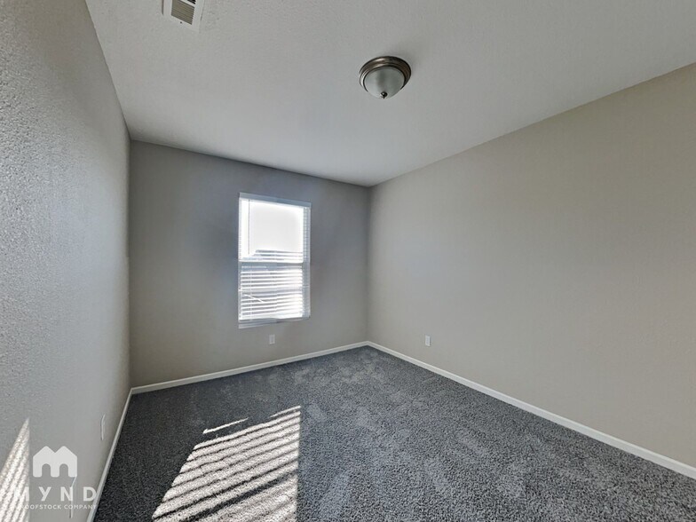 Building Photo - 3117 W Meadowbend Dr