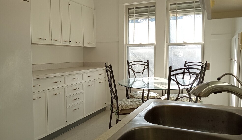 Kitchen - 1226 Blaine Ave