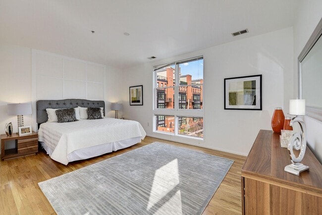 Building Photo - 1662 N Quinn St