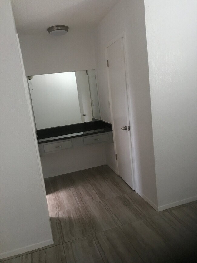 Building Photo - 10432 Seawood Dr