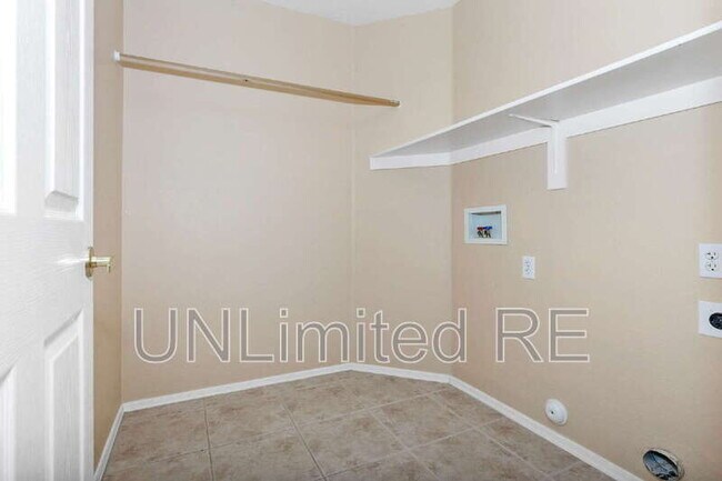 Building Photo - 1371 Kwana Ct